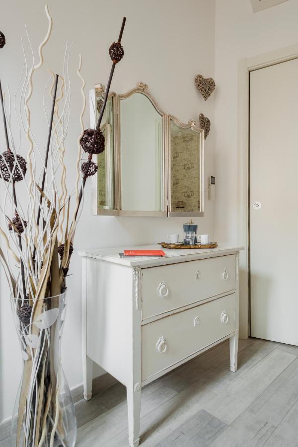 Charming Apartment On The Darsena Navigli - Pulizia Eccezionale Milan Exterior photo